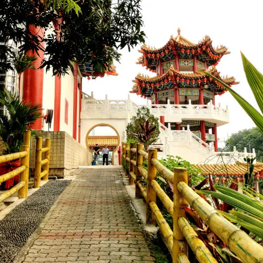 Passage to the garden