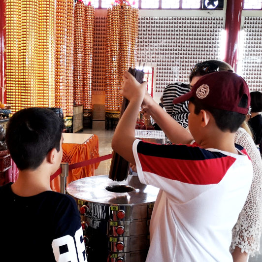 Fortune telling at Thean Hou Temple