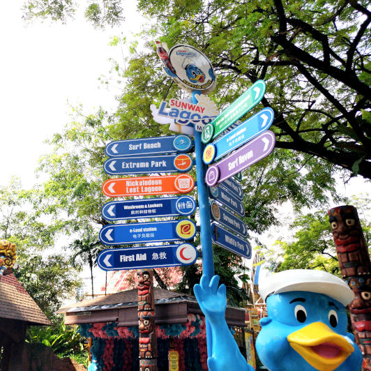 Sunway Lagoon direction sign