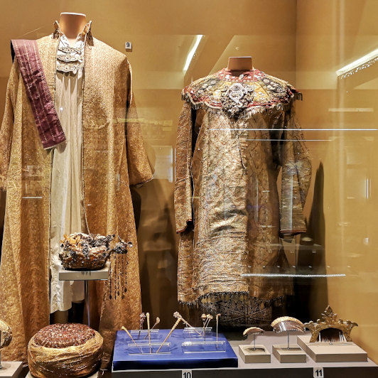 COSTUME AND PERSONAL ORNAMENTS, national museum Malaysia