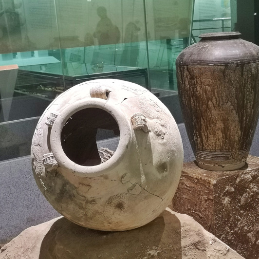 Urn burial, national museum Malaysia