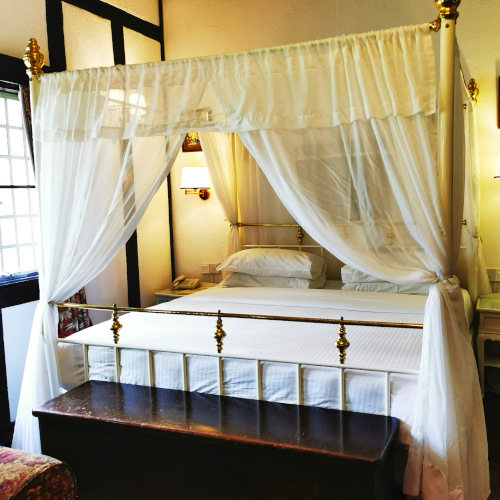 four poster bed in Smokehouse Cameron Highlands