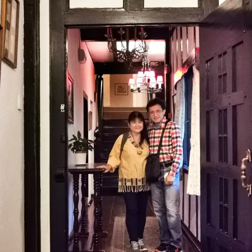 The corridor leading to the guest rooms at Smokehouse 