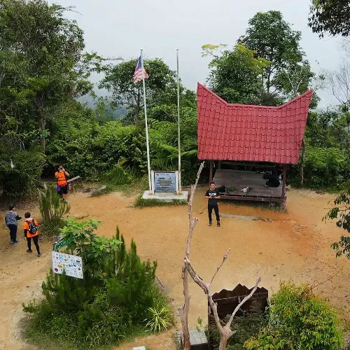 Gunung Angsi summit