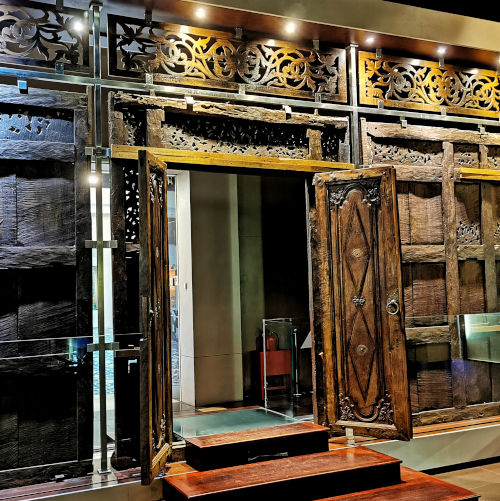 The wall and door of the Palace of Setul at national museum Malaysia