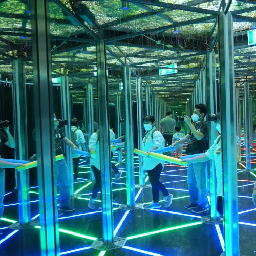 Jewel Mirror maze 2, Jewel Changi Airport