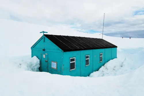 Damoy Hut