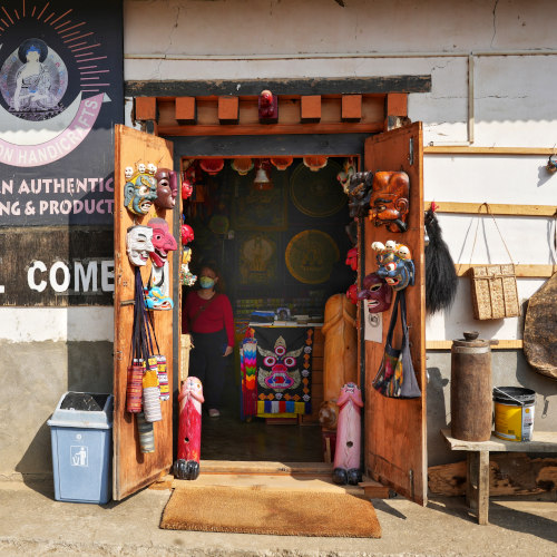 Chimi-Lhakhang-14-01-outside-the-souvenier-shop