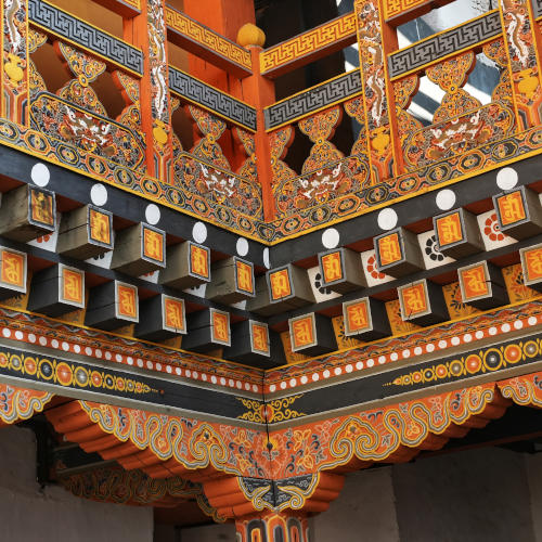 Punakha Dzong ( (27)-01 courtyard carving 2