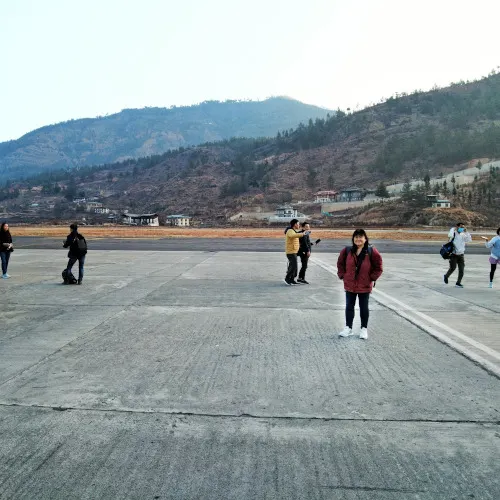 fly to Bhutan (11)-01 runway