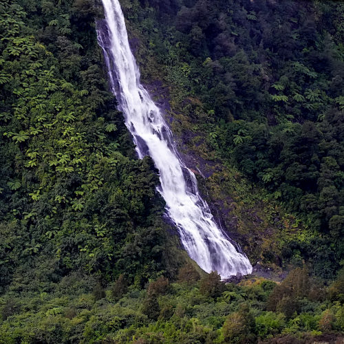 DOUBTFUL SOUND CRUISE, Helena Falls