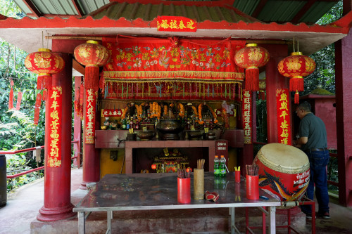 Attractions in Betong , tua pe gong temple