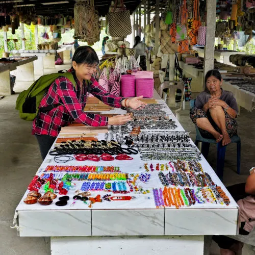 Penan handicraft center, Mulu