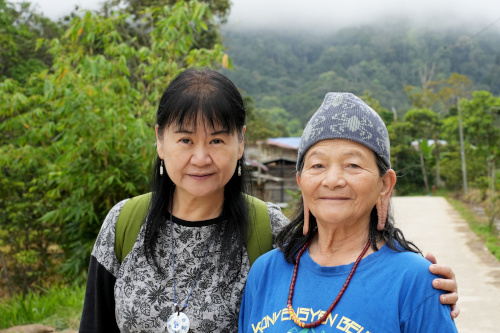 Kelabit lady with long earlobes, Sarawak travel guide