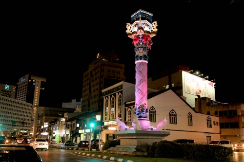 the cat statue, places to visit in Kuching