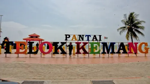 Pantai Teluk Kemang