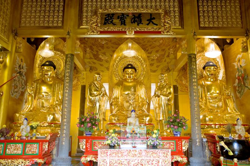 The Buddha statues inside the main prayer hall