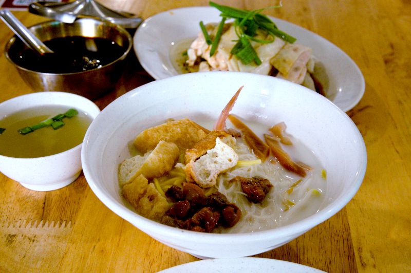 Restaurant White Curry Mee