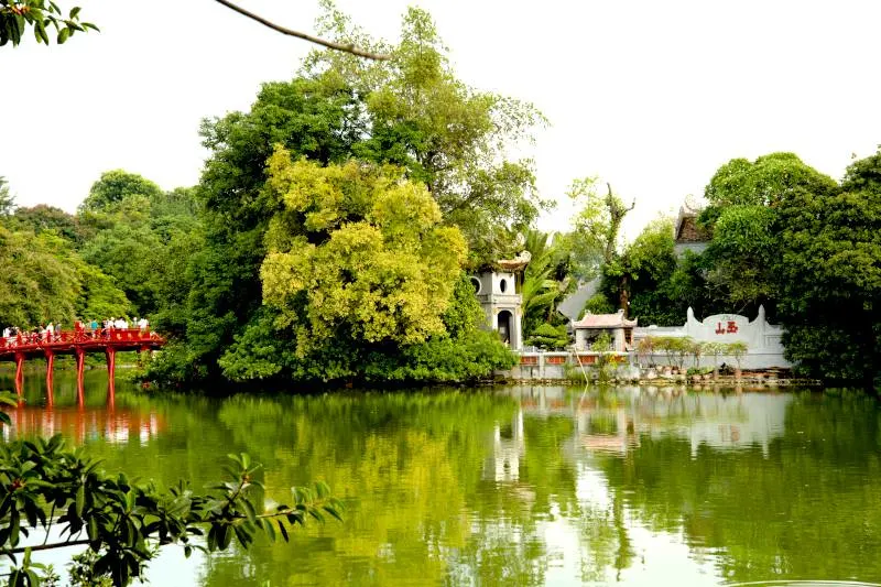 Hoan Kiem Lake , (Bancông Cafe & Restaurant)