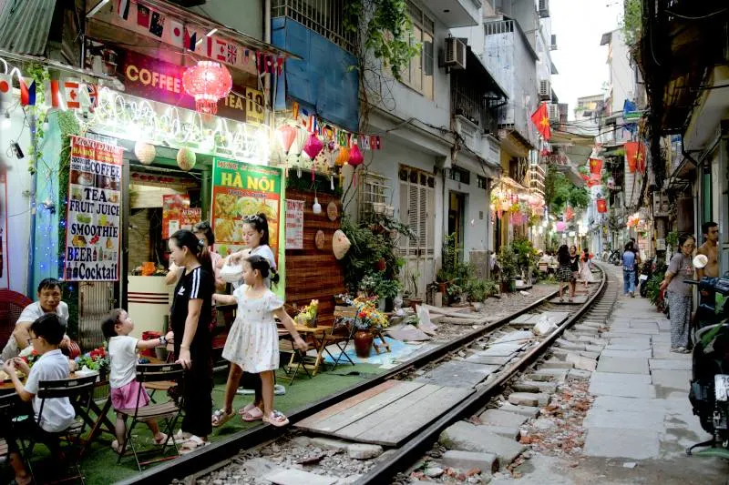 Train Cafe, Hanoi, (Bancông Cafe & Restaurant)