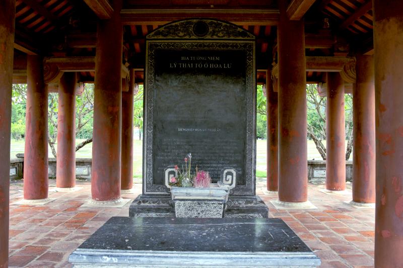 The memorial stone of Lý Thái Tổ 