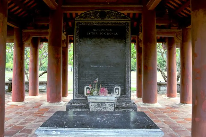 The memorial stone of Lý Thái Tổ