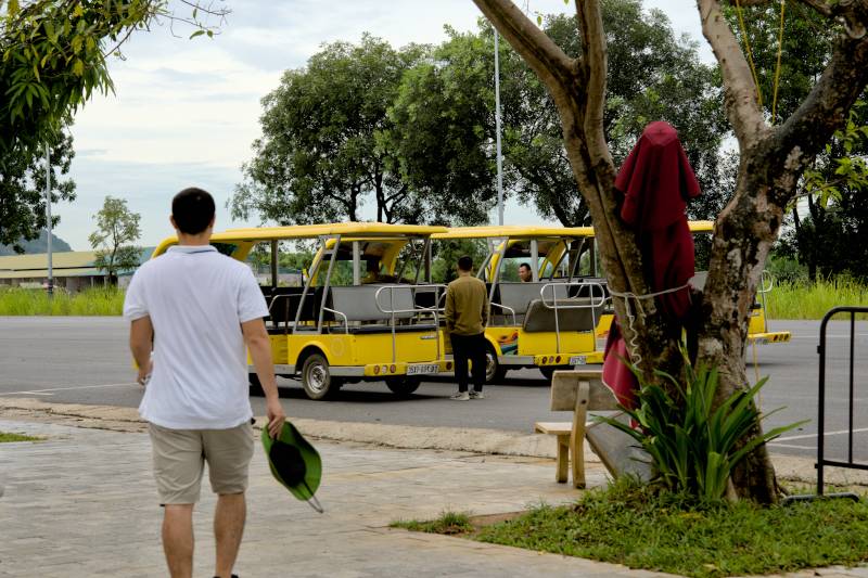 electric car at bai Dinh temple