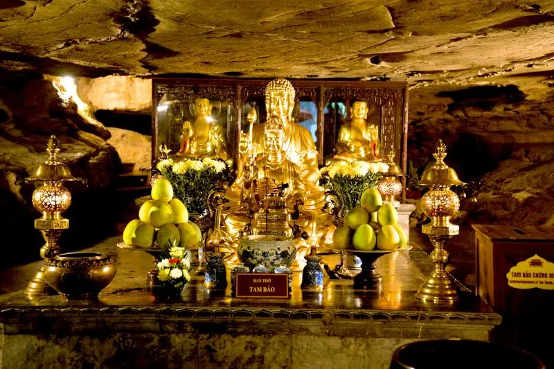 the Buddha Worshipping Cave, Places to visit in Ninh Binh