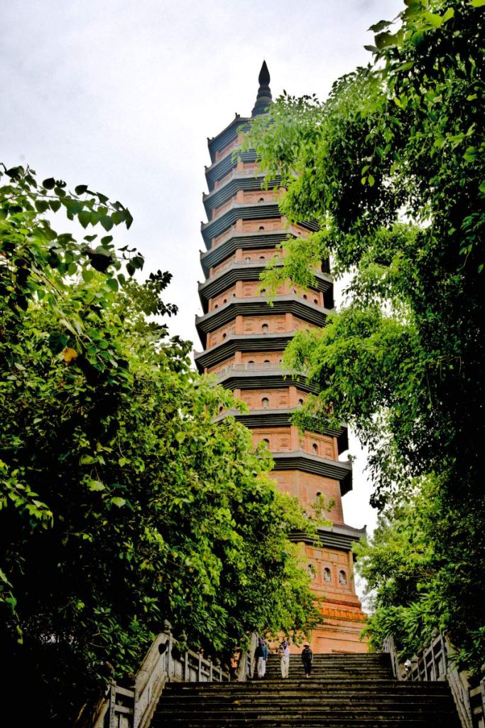 Bao Thien Stupa