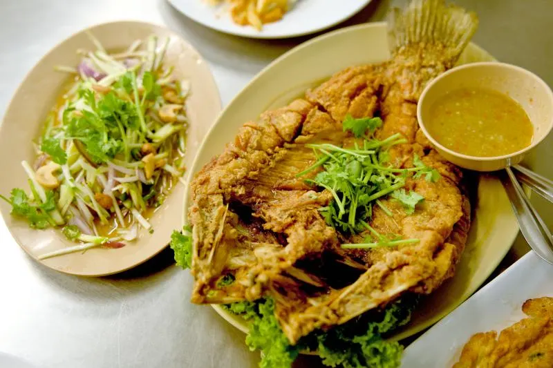 deep-fried sea bass with fish sauce served with papaya salad, Eateries and restaurants in Hat Yai