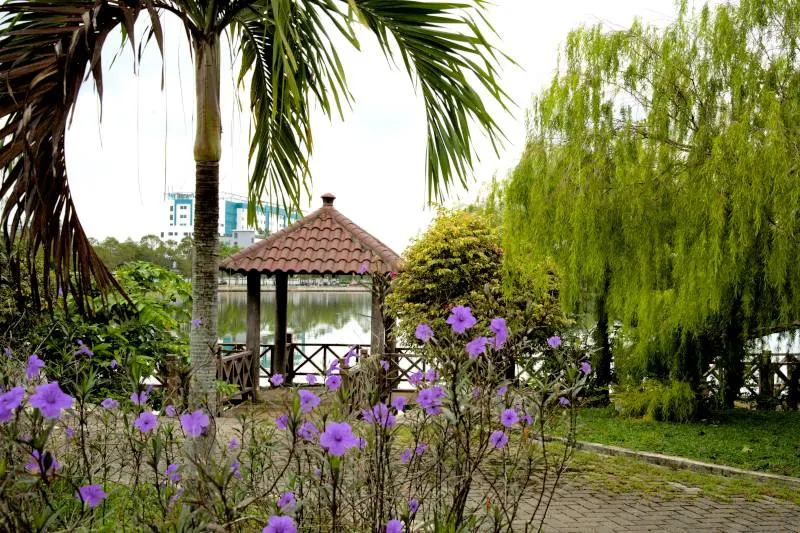 Westlake Garden, places to visit in Kampar