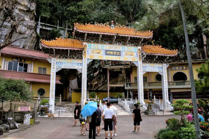 Sam Poh Tong Temple 三宝洞