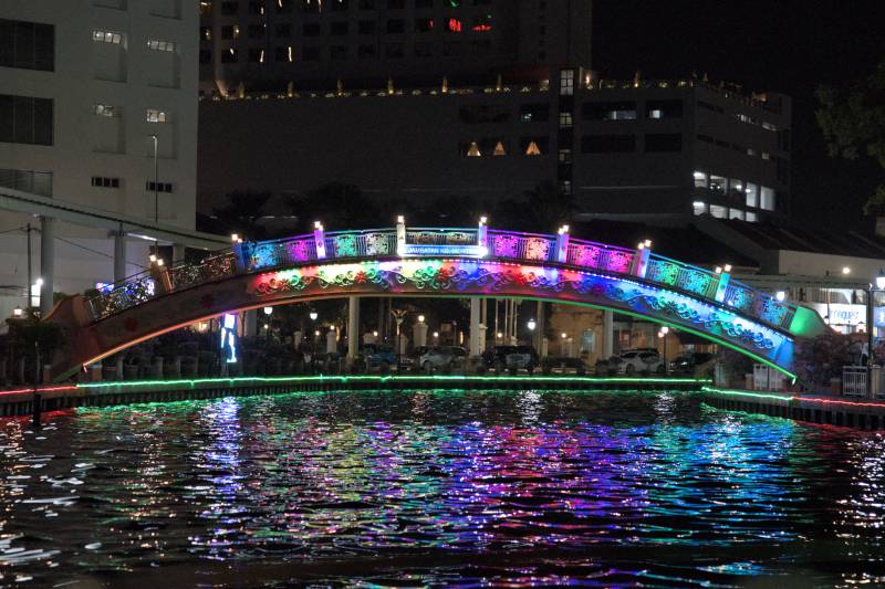 bridge along the melaka river