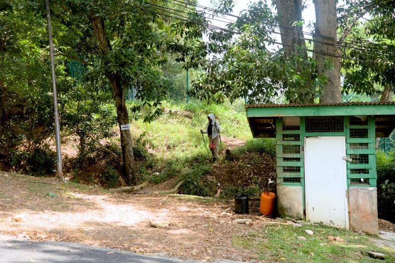 bukit beruang entrance, what to see in Melaka
