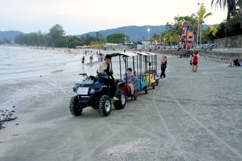 Pantai Batu Hitam