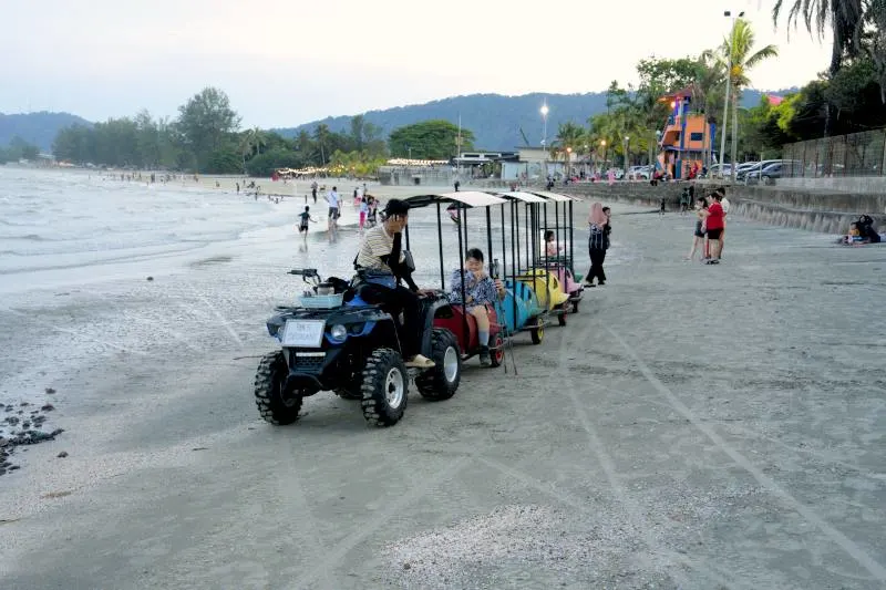 Pantai Batu Hitam