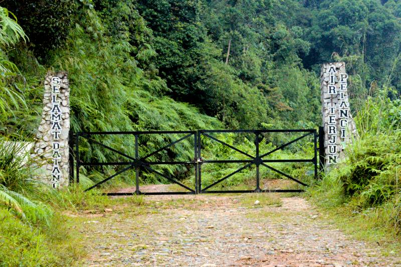 entrance to lembing waterfall