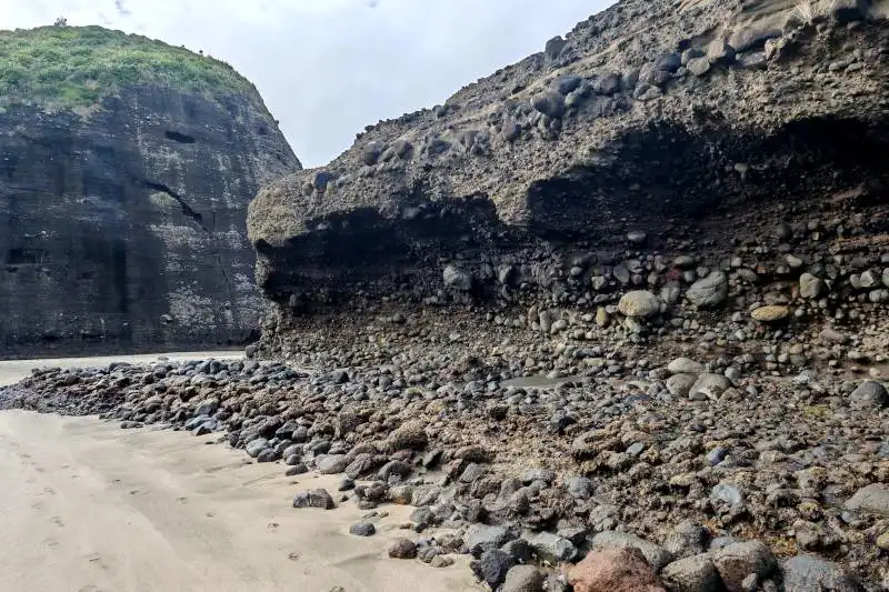 the rock formation at Piha Beach