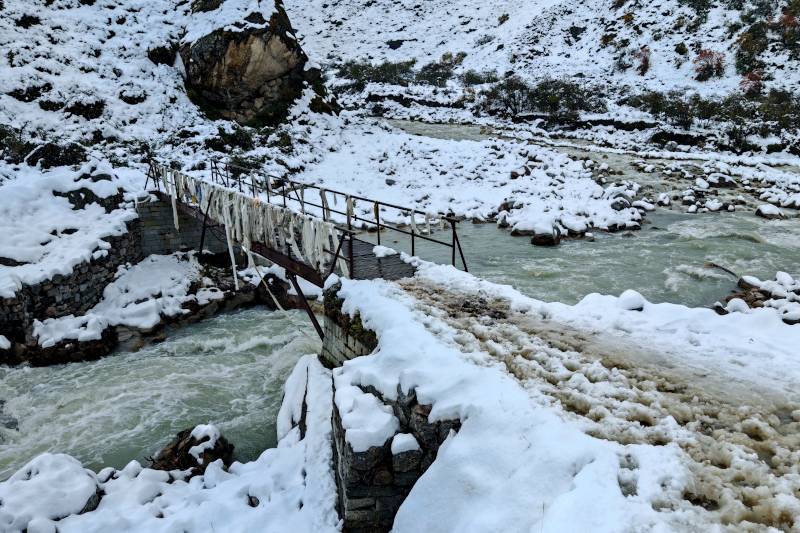 he trail was completely blanketed, hiding the rocks and grass underneath, Everest Base Camp Trek Part 1