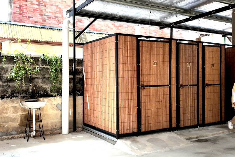 toilet at Ippoh stradles market