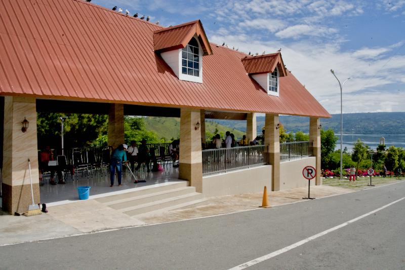 Jesus Christ the Savior Statue