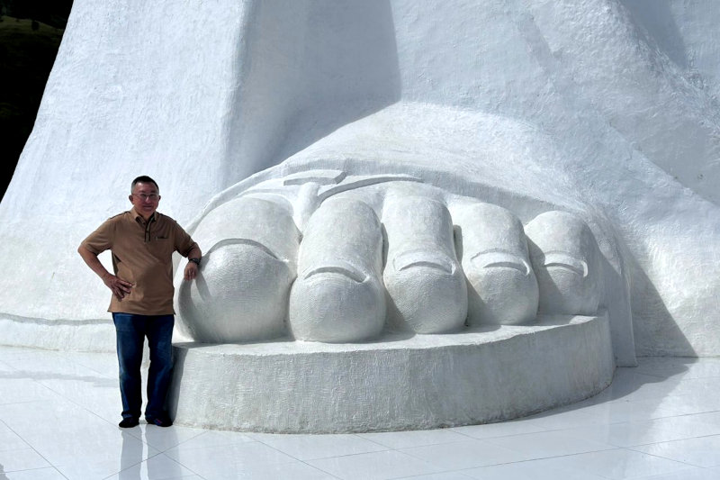 Jesus Christ the Savior Statue