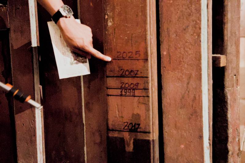 (The flood marks on these pillars record the highest levels of the Thu Bồn River during Hoi An&rsquo;s most devastating floods. Look at the record-breaking water levels in late 2025.)