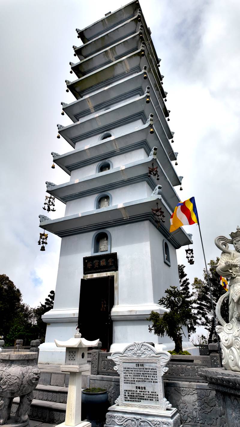 (Linh Phong Stupa)