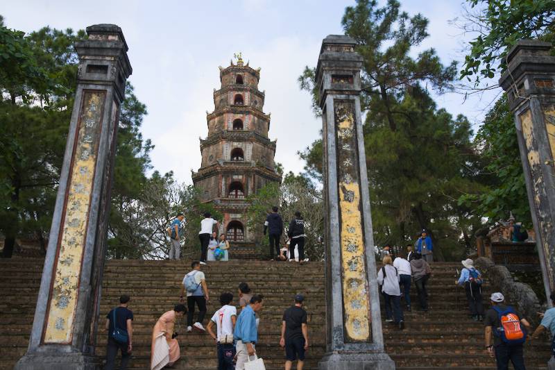 (Built in 1844 by Emperor Thieu Tri, Phuoc Duyen Tower stands 21 meters tall with seven stories.)