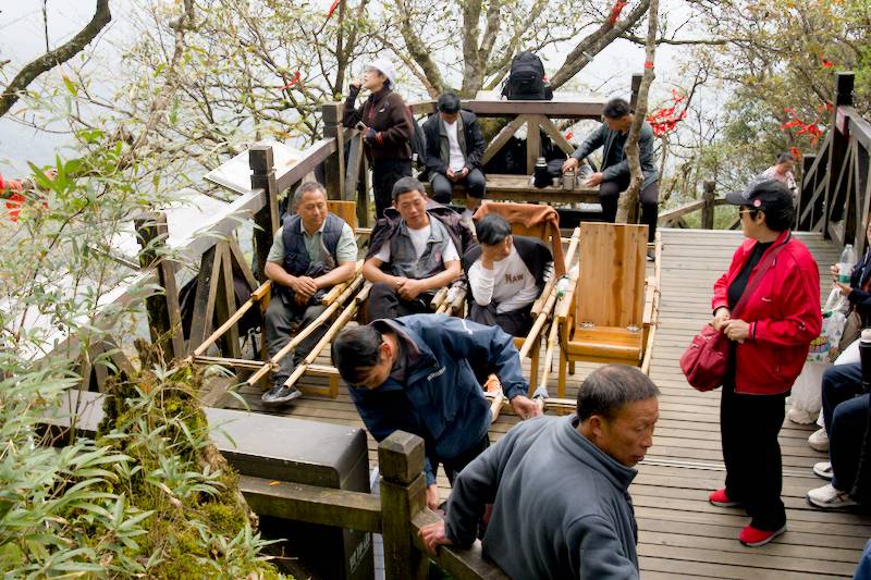 You can hire a Chinese sedan chair, known in Chinese as ji&agrave;o (轿) at Fanjingshan to mushroom rock