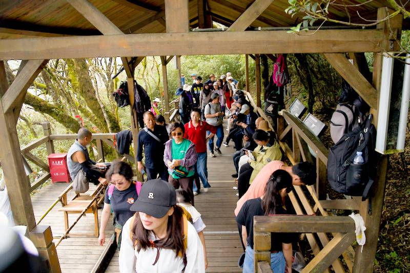 way to  Mushroom Rock of Fanjingshan