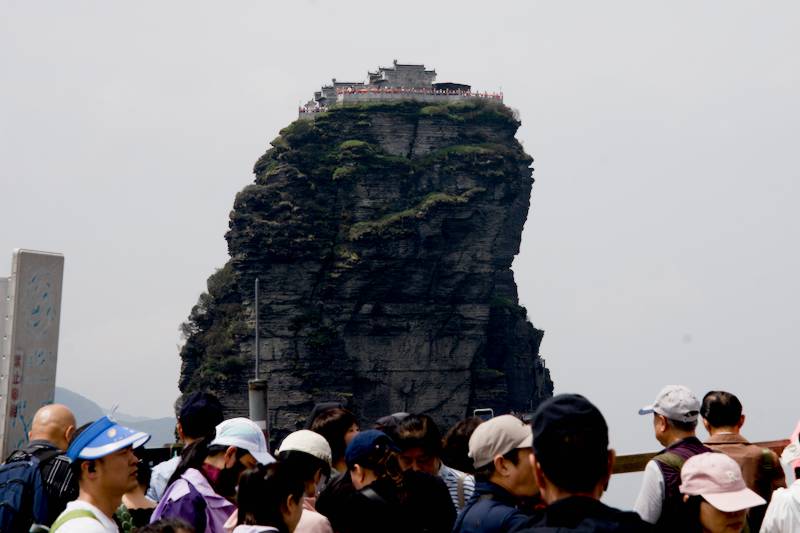 way up to Red Cloud Golden Peak (红云金顶) 