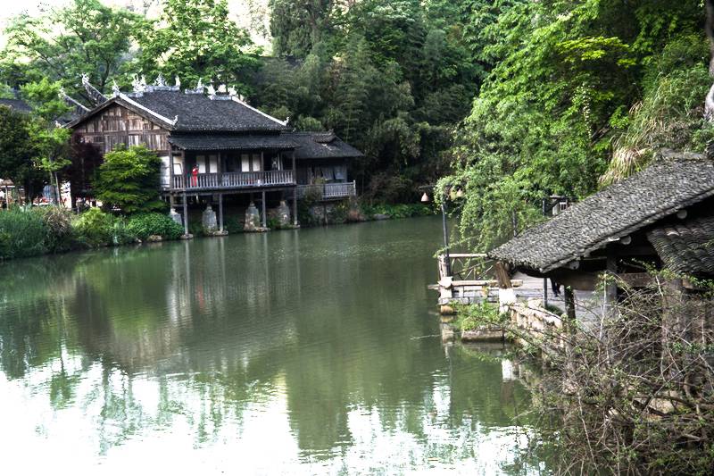 The river, the lake, and all those shimmering reflections come together in one truly picturesque scene.
