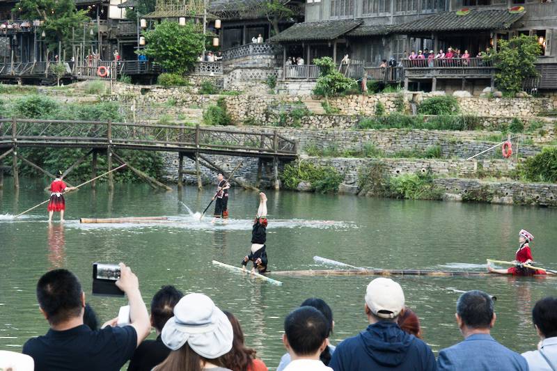 single bamboo drifting show (独竹漂),